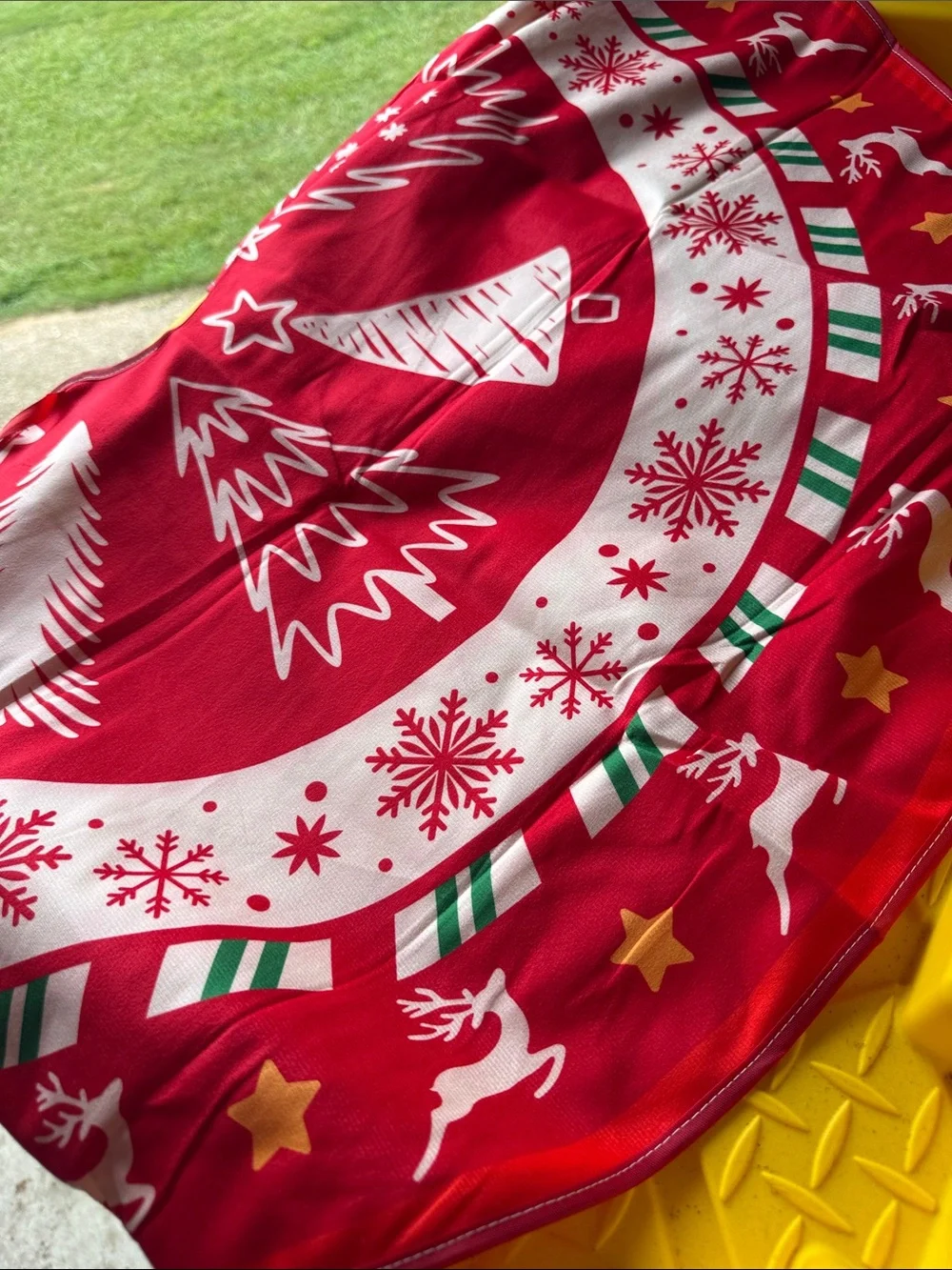 Reversible holiday tree skirt